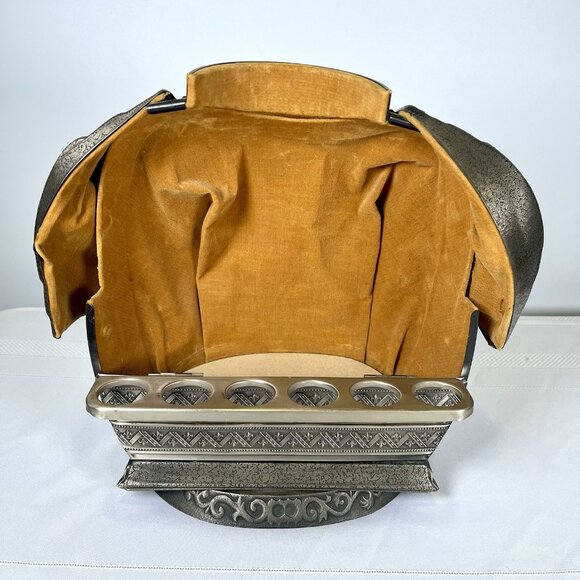 Vintage Knight's Metal Armor Breastplate Liquor Swivel Table Top Bar Medieval - Picture 4 of 9